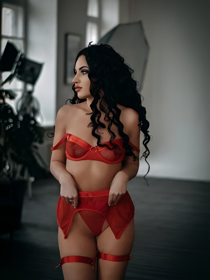 Елена привлекальеная девушка из Владикавказа цена от 2500 руб