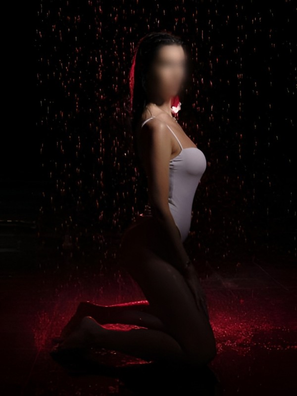 Индира привлекательная девушка из Владикавказа цена от 10000 руб