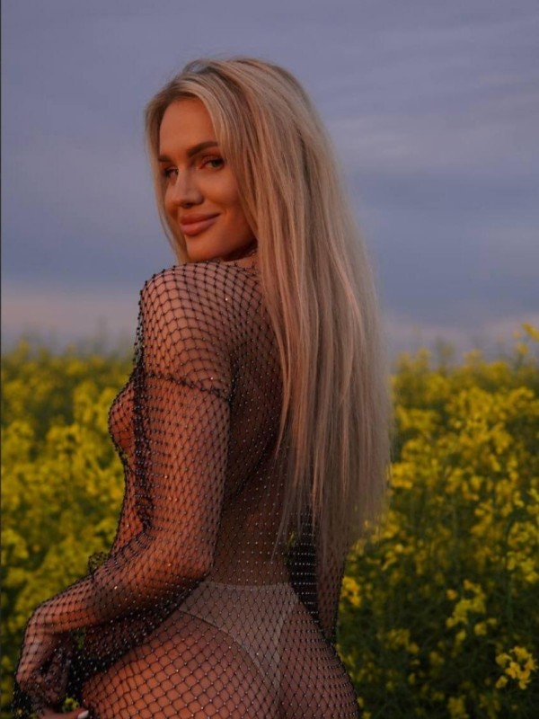 Карина привлекательная девушка из Владикавказа цена от 7000 руб